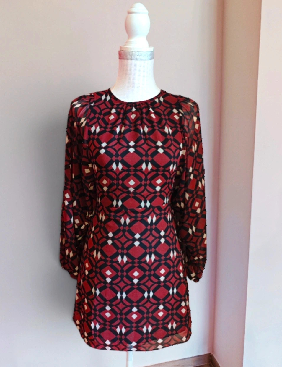 🌺Vestido ideal mini de gasa tono caldera con estampado geométrico en negro y beige