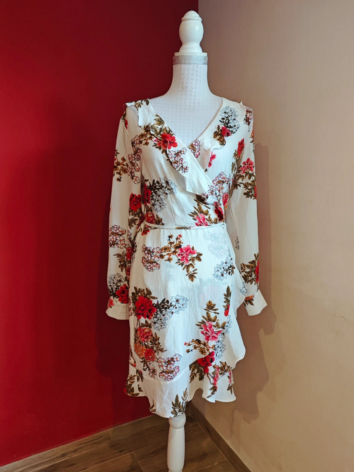 🌺Elegante vestido cruzado con volante por todo el borde, fondo crema con estampado floral – Bisou's Project – taille L / 40 / 12 2