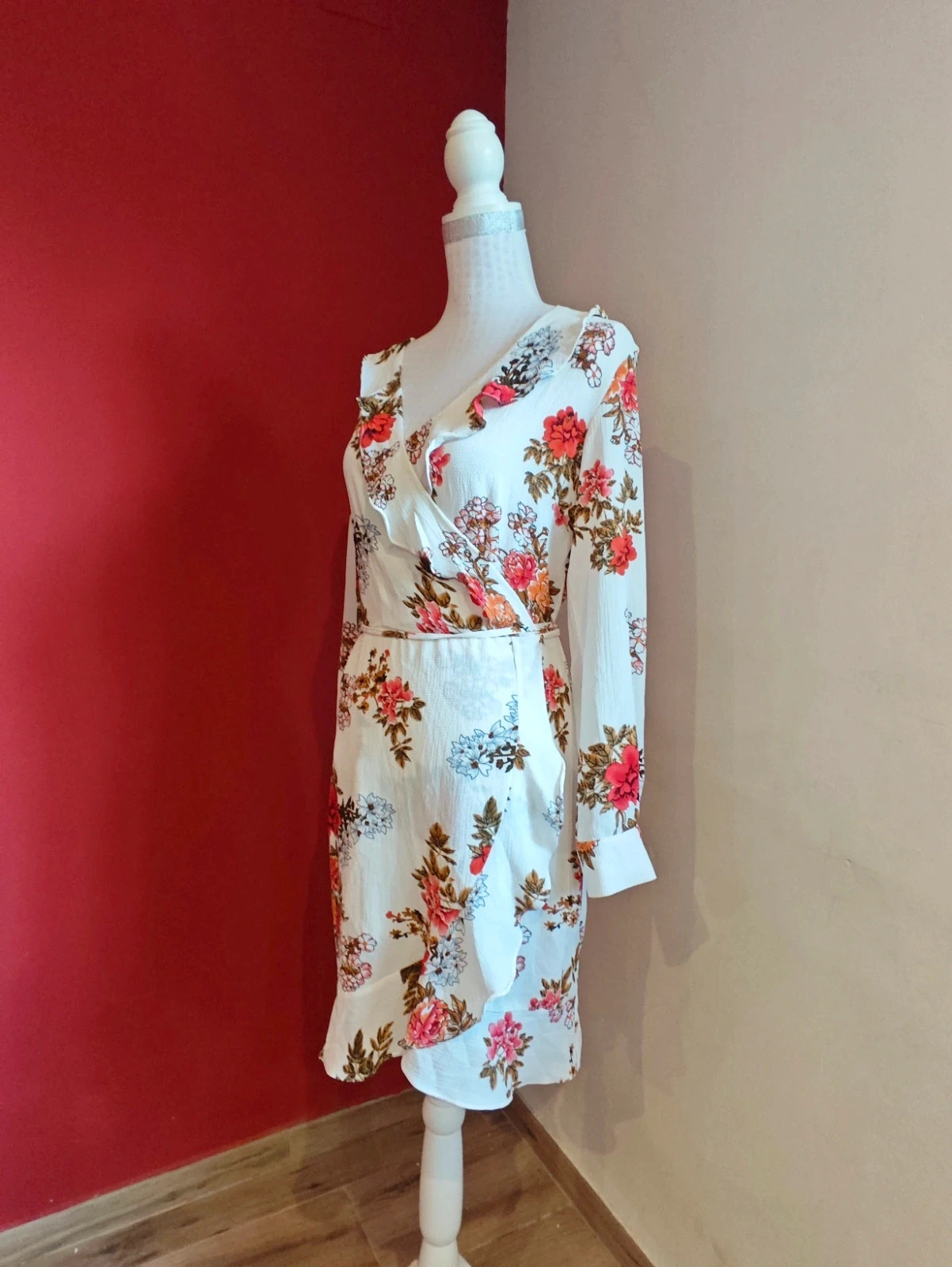 🌺Elegante vestido cruzado con volante por todo el borde, fondo crema con estampado floral – Bisou's Project – taille L / 40 / 12 3