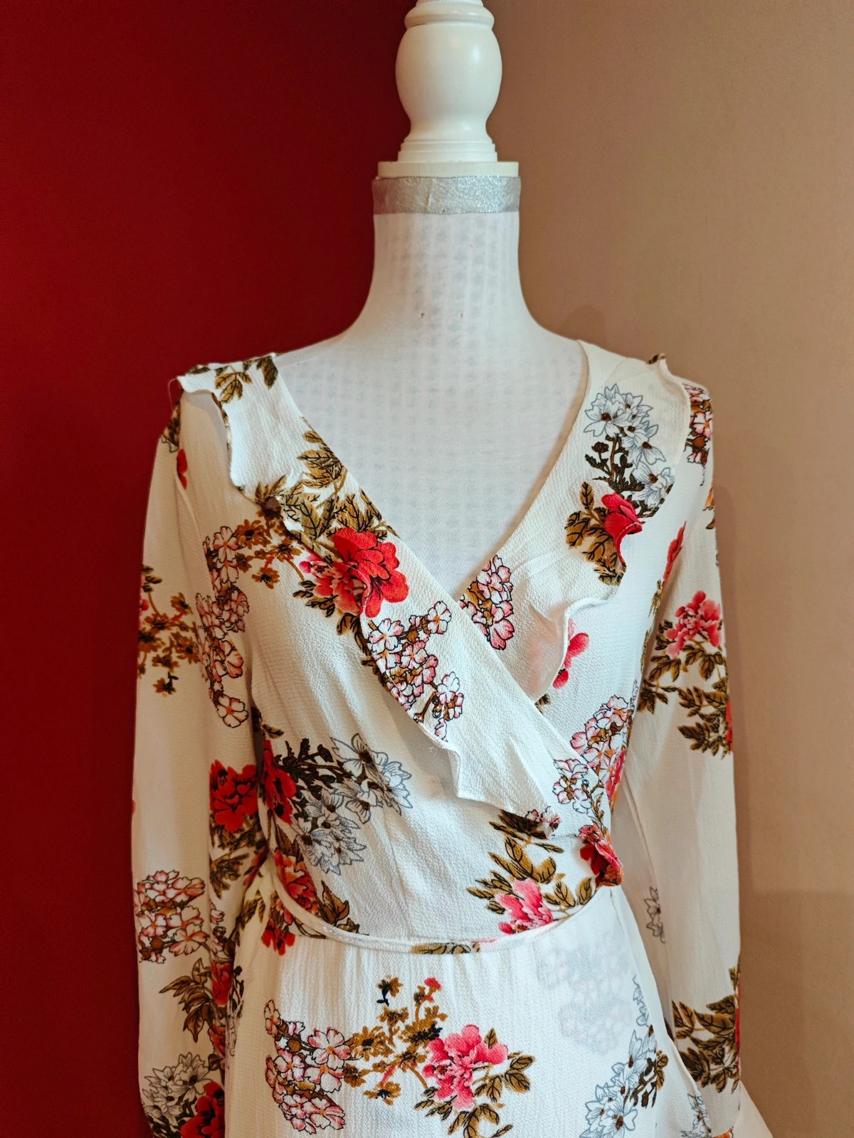 🌺Elegante vestido cruzado con volante por todo el borde, fondo crema con estampado floral – Bisou's Project – taille L / 40 / 12 4