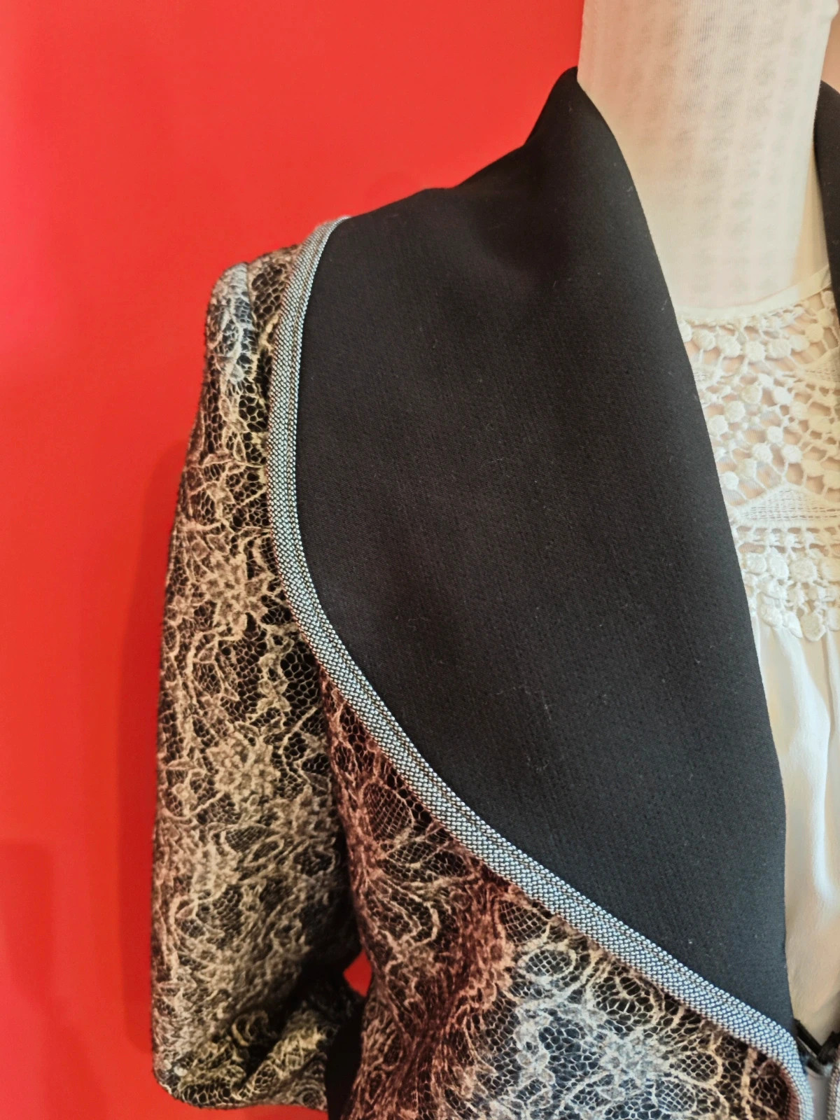🌺 Precioso chaquetón con solapas amplias negras – taille L / 40 / 12 4