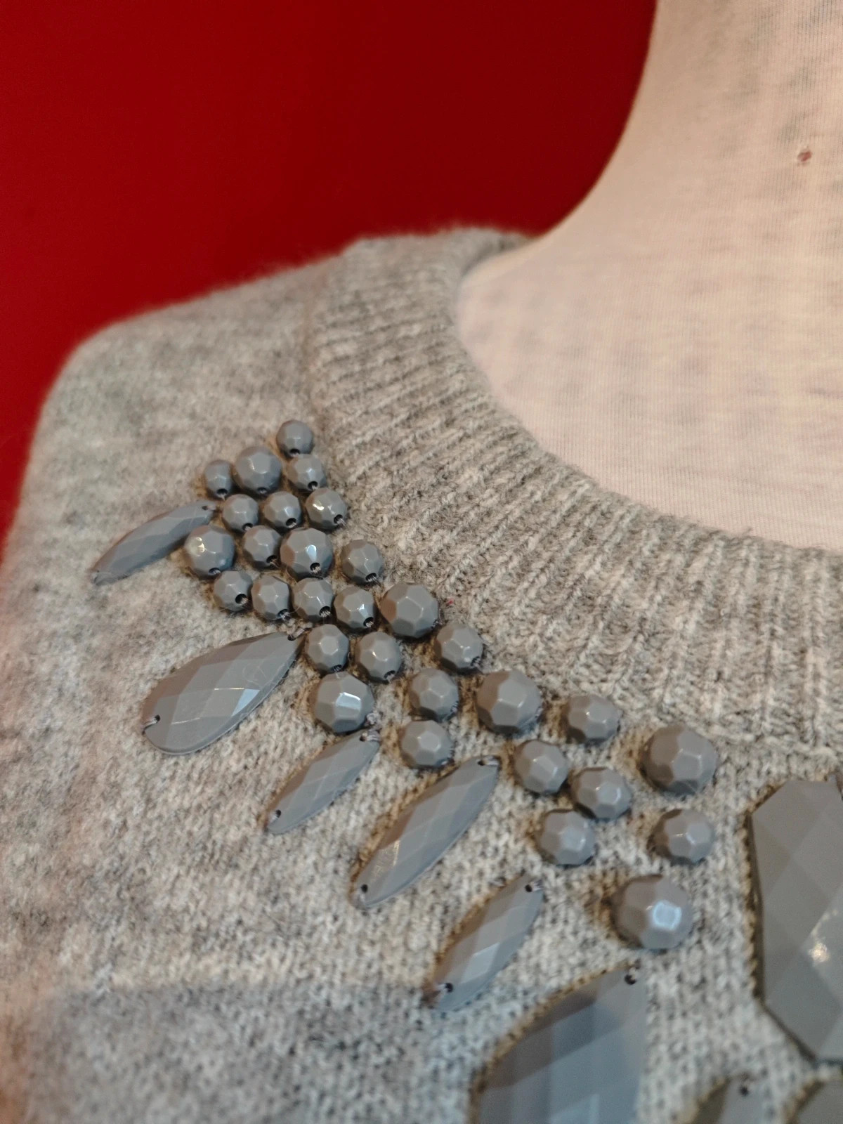 🌺 Jersey gris con abalorios en el escote – Yessica – taille L / 40 / 12 5
