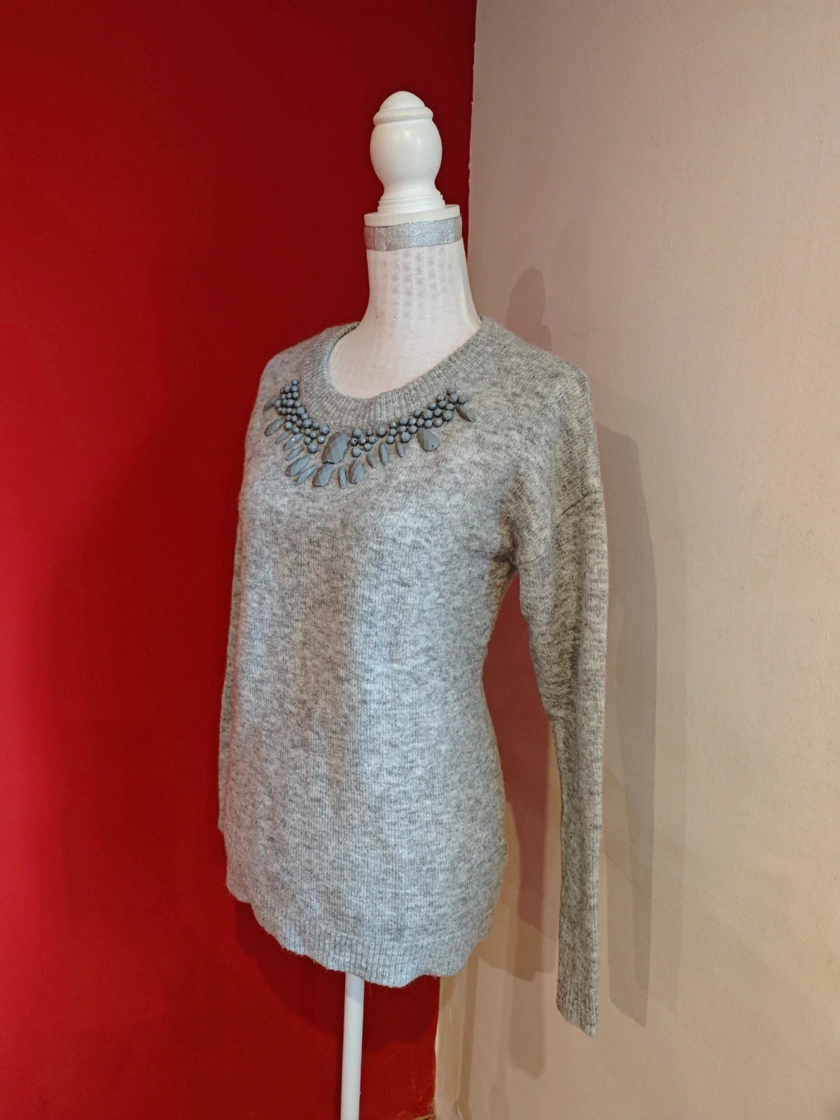 🌺 Jersey gris con abalorios en el escote – Yessica – taille L / 40 / 12 3