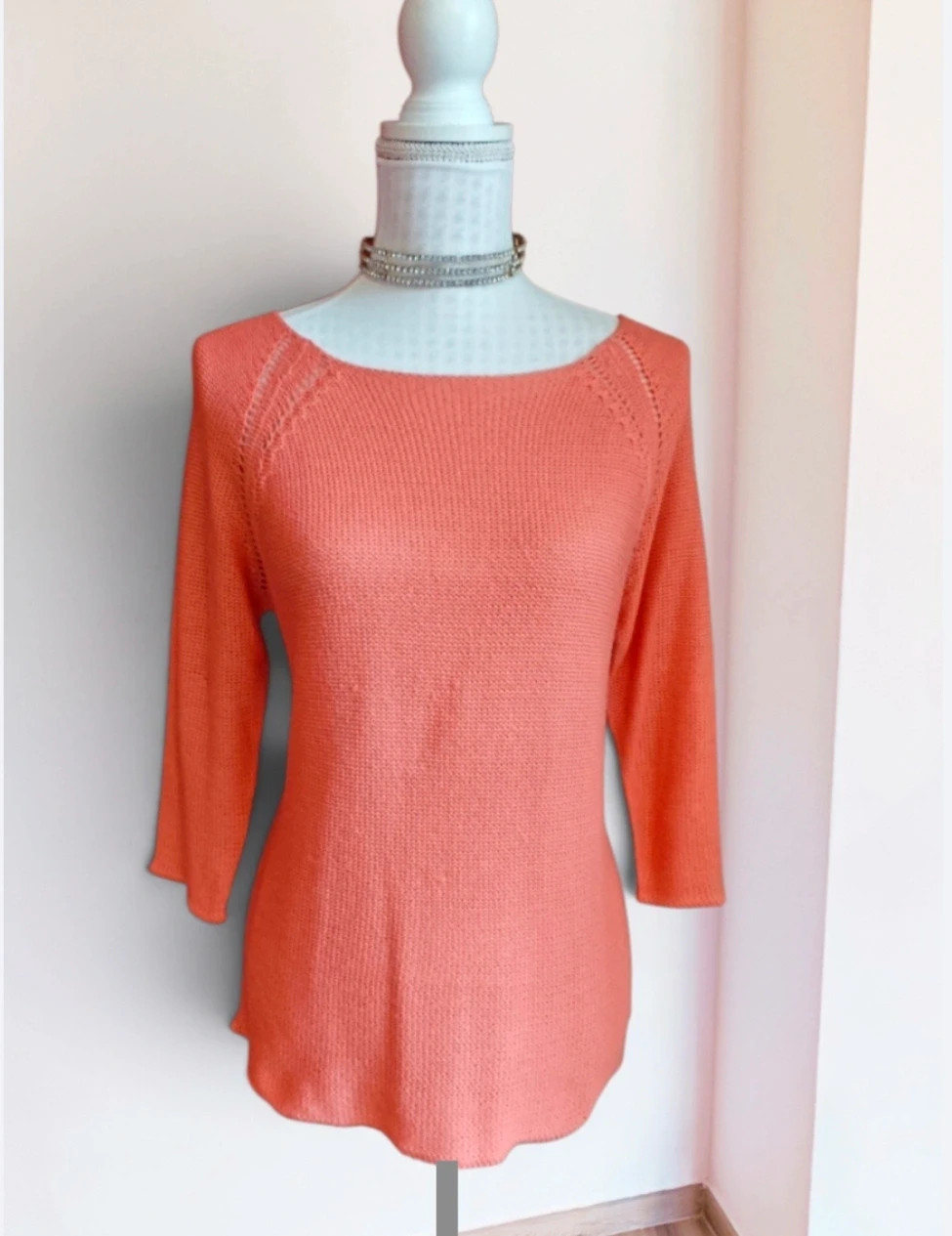 🌺Camiseta de punto tono coral con bajo redondeado