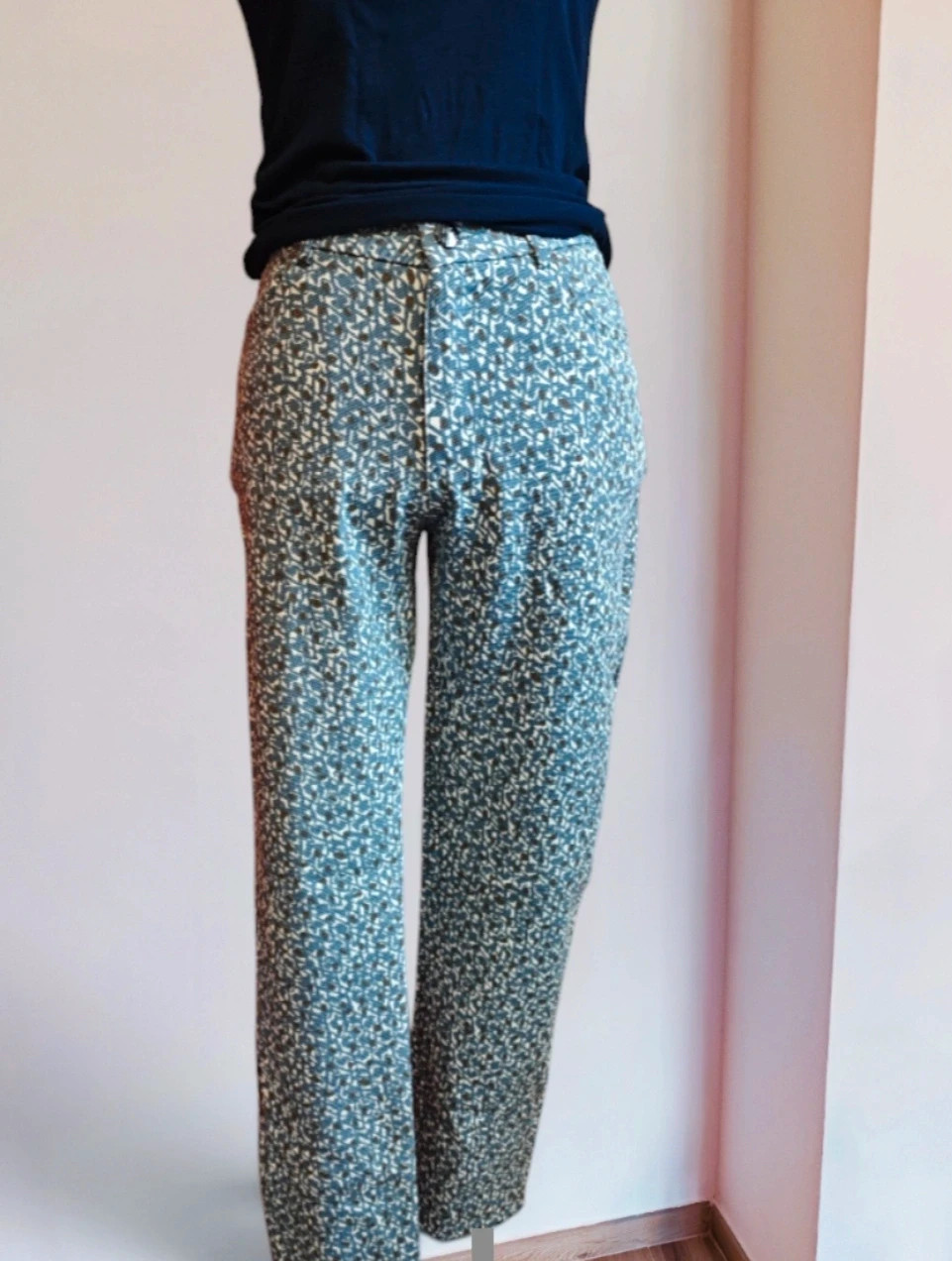 🌺Pantalón pitillo de algodón elástico tonos azul, blanco y marrón, talla L