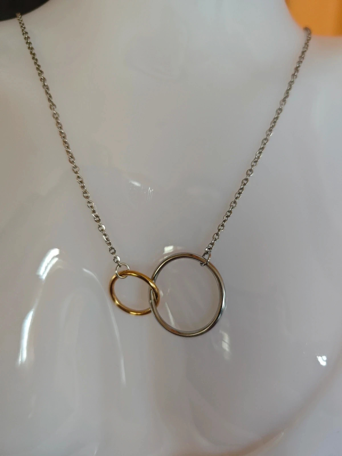 🌺Conjunto de cadena con colgante y pendientes de aros plateado y dorado cruzados 2