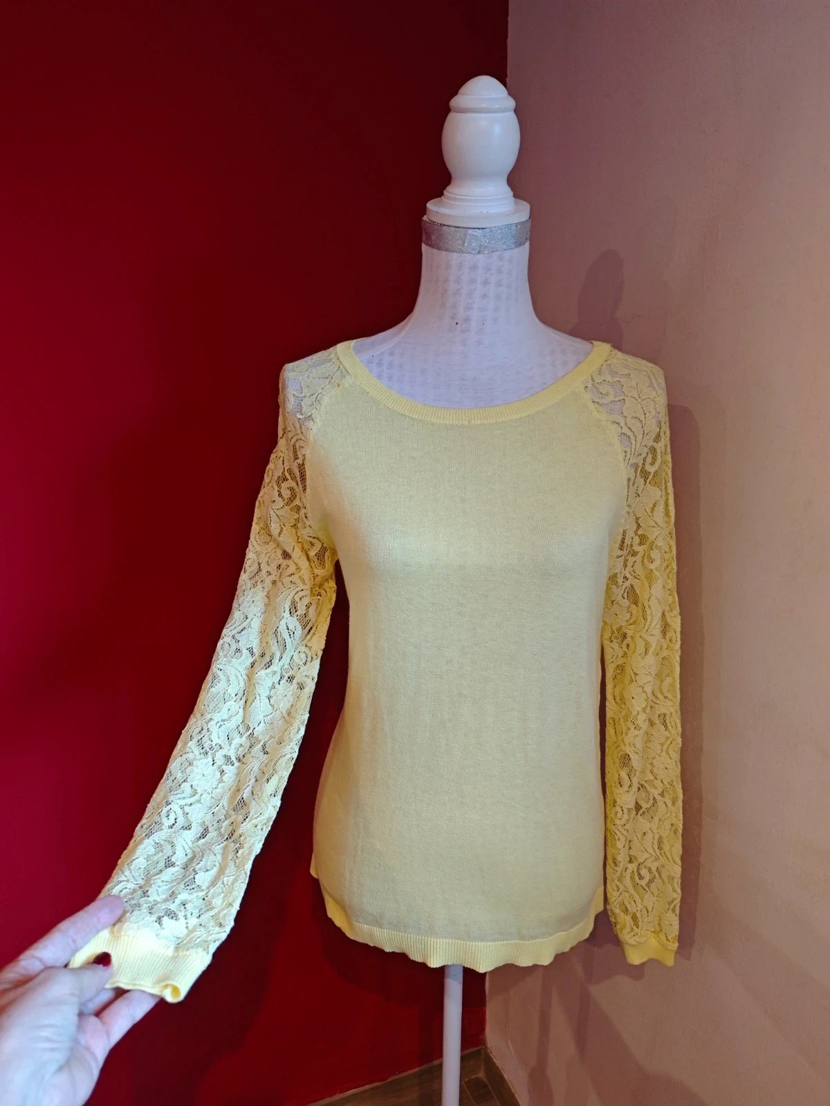 🌺Jersey fino color amarillo claro con mangas de blonda, talla M – Fórmula Joven – taille M / 38 / 10 3