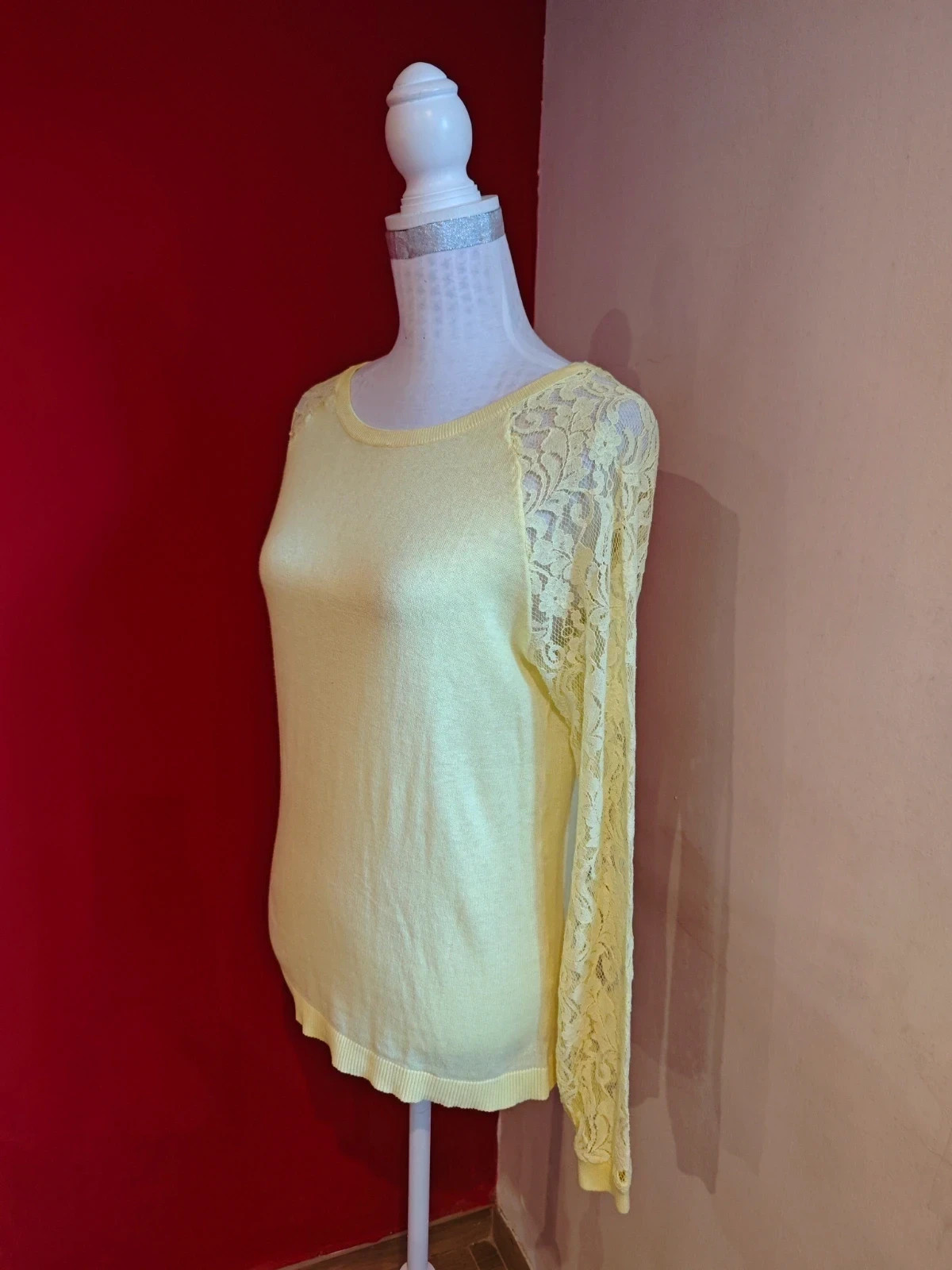 🌺Jersey fino color amarillo claro con mangas de blonda, talla M – Fórmula Joven – taille M / 38 / 10 4