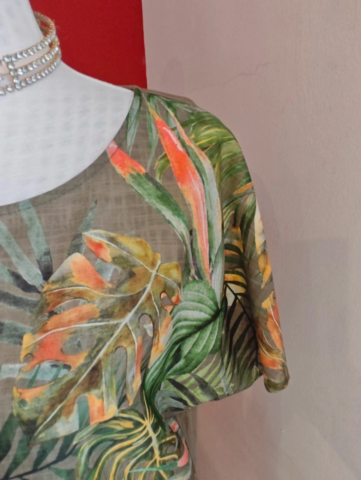 🌺 Camiseta estampado tropical tonos verdes y naranja delante y liso de punto detrás – Cortefiel – taille XL / 42 / 14 3