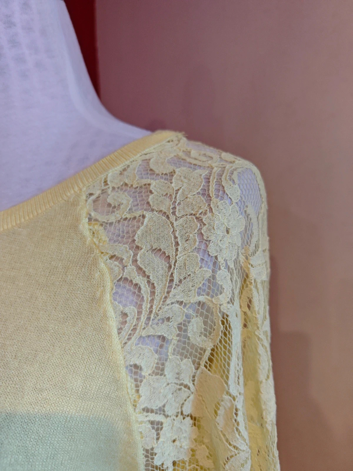 🌺Jersey fino color amarillo claro con mangas de blonda, talla M – Fórmula Joven – taille M / 38 / 10 5