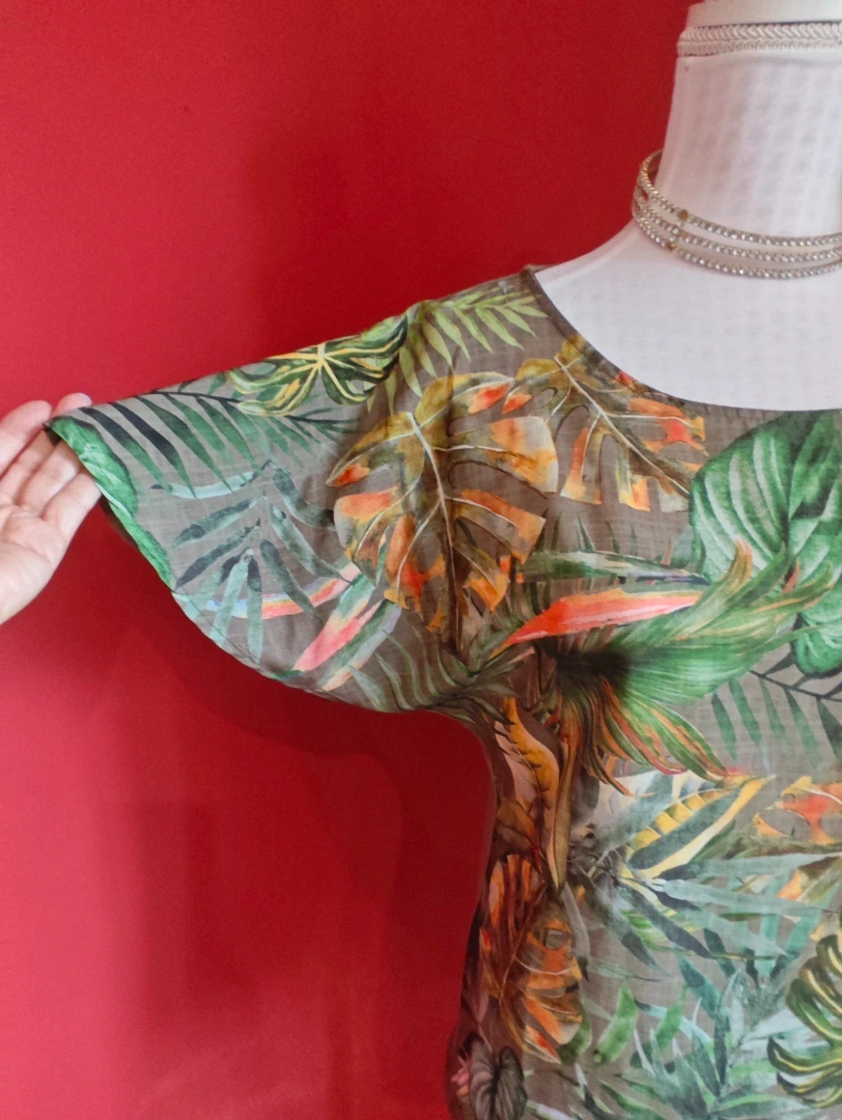 🌺 Camiseta estampado tropical tonos verdes y naranja delante y liso de punto detrás – Cortefiel – taille XL / 42 / 14 4