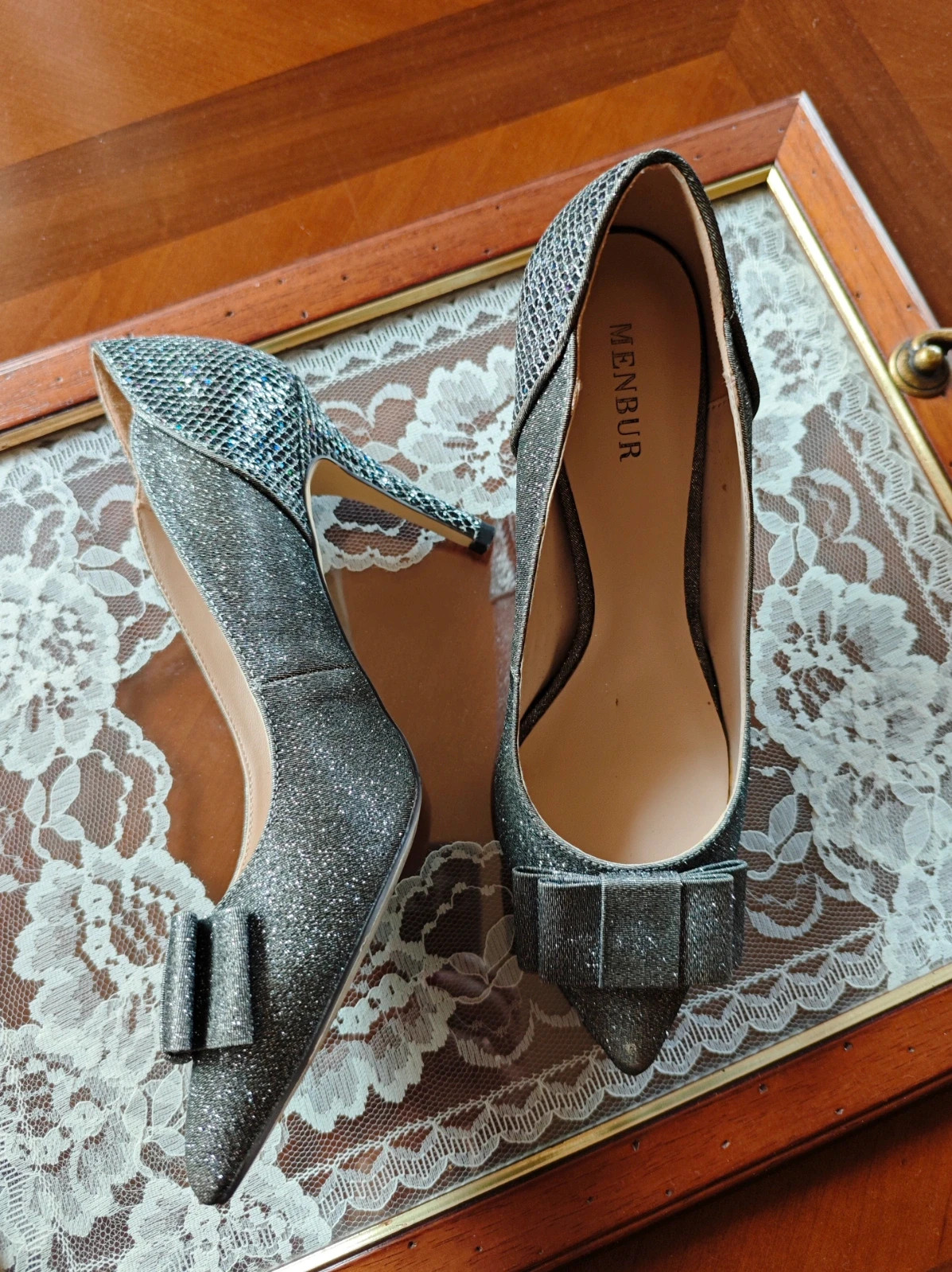 🌺 Zapatos super bonitos de tacón plateados, de Menbur, número 38
