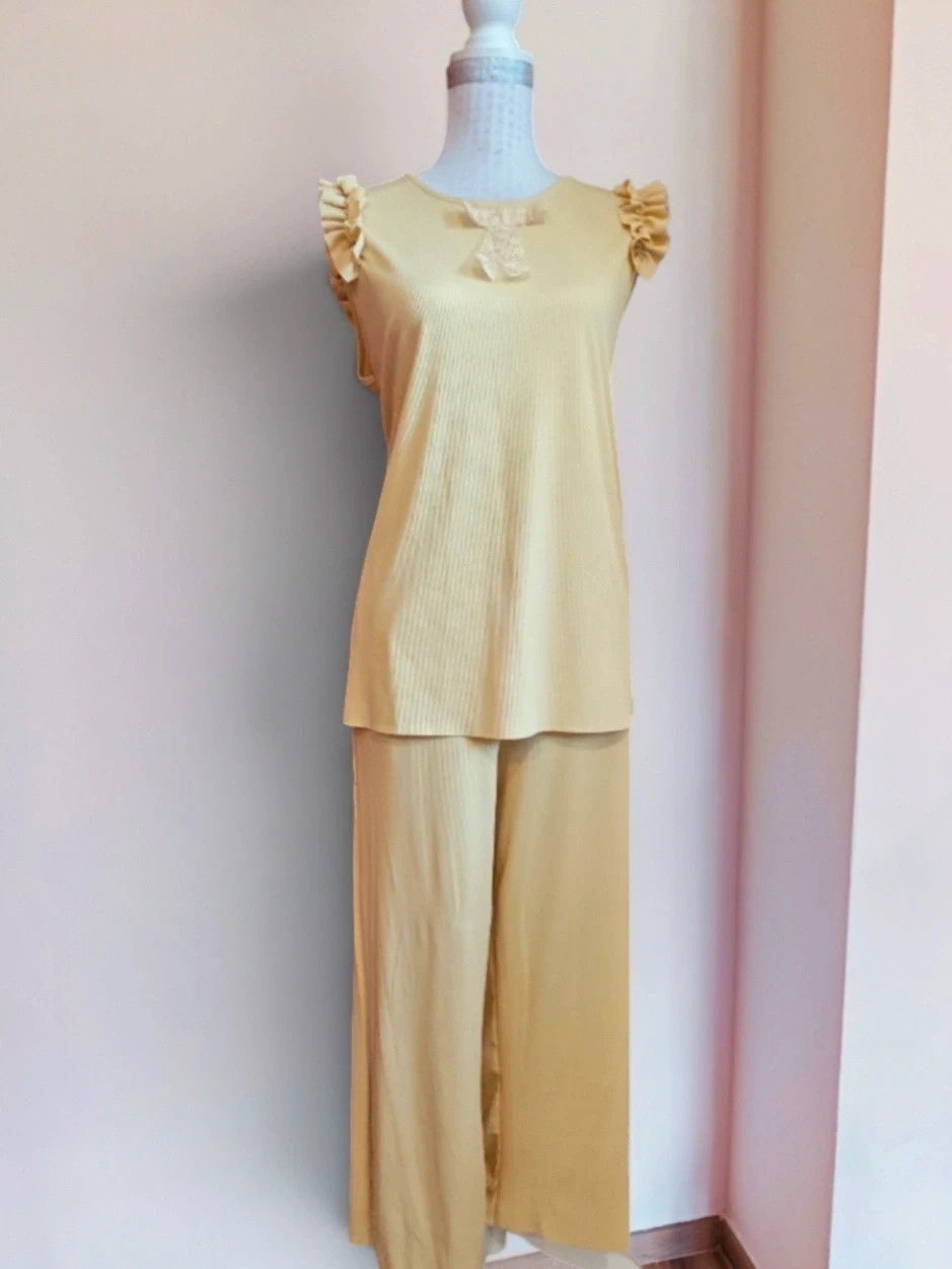🌺 Conjunto de top y pantalón de punto fino amarillo suave