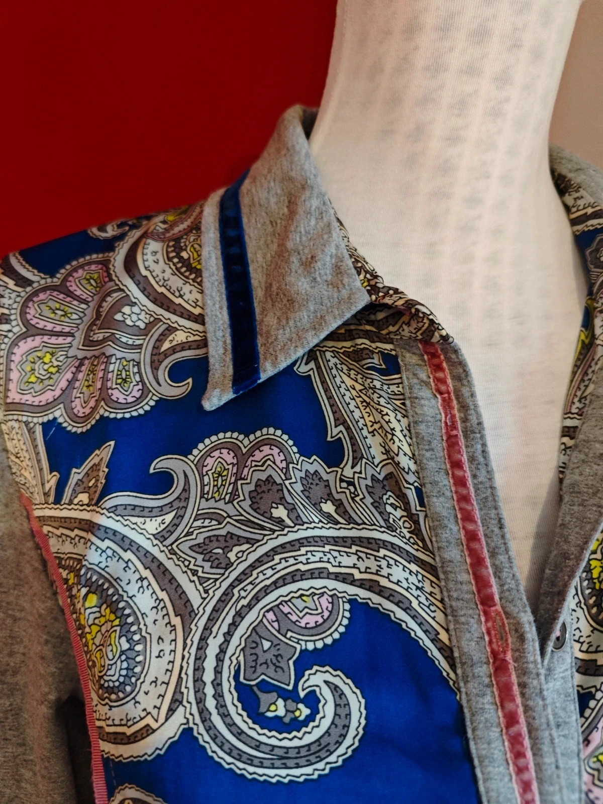 🌺Preciosa camisa combinada tejido estampado cachemir con punto gris en mangas y cuello – Punto Roma – taille XXXL / 46 / 18 4