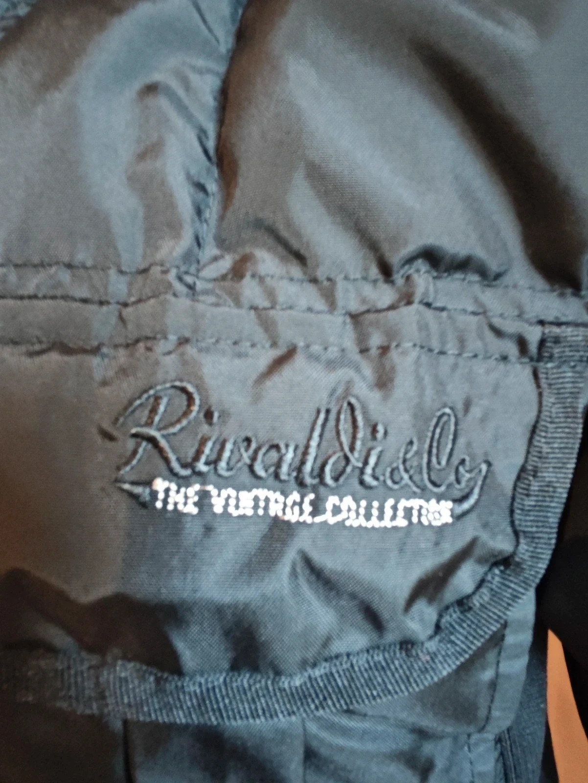 🌺 Chaquetón acolchado negro con laterales, puños, cuello y capucha de punto – Rivaldi – taille M 4
