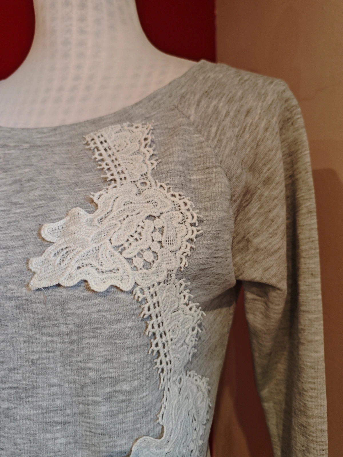 🌺Camiseta gris de algodón con aplicaciones de crochet y abajo delante tela ligera blanca – Vintage Dressing – taille L / 40 / 12 5