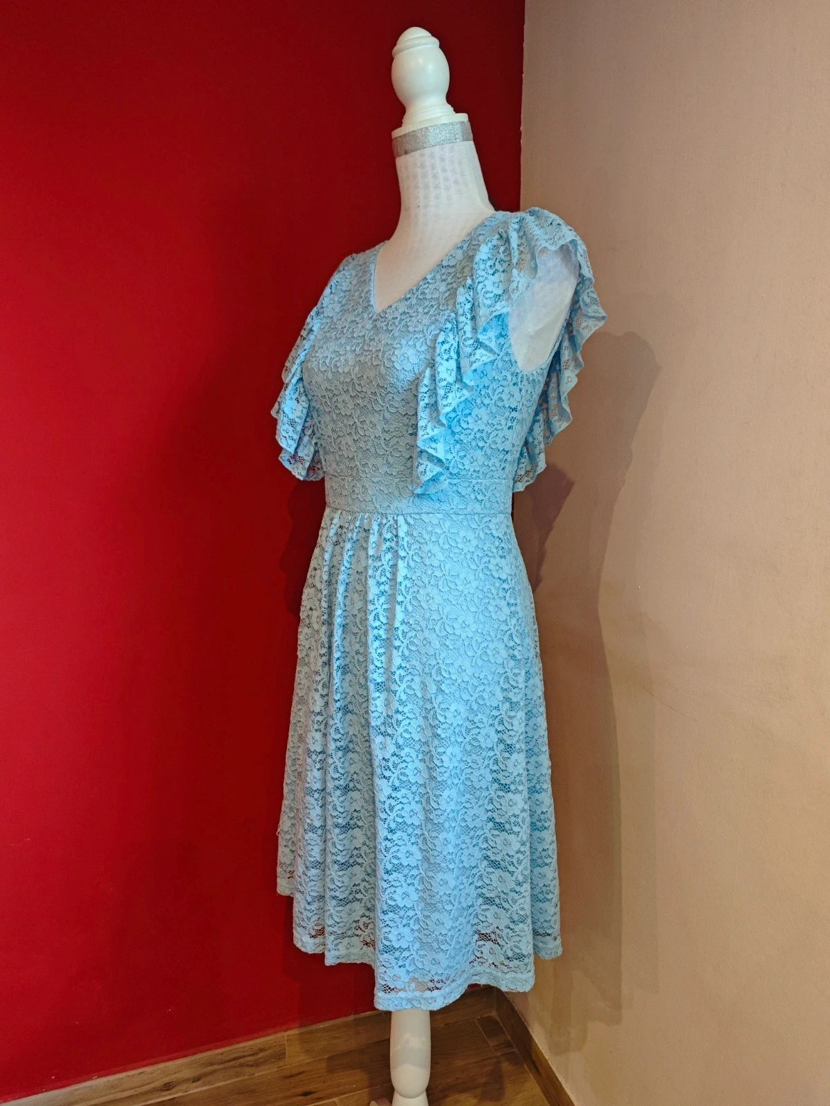🌺 Vestido increíble de blonda elástica azul claro con volantes en los lados, talla M – Yumi – taille M / 38 / 10 3