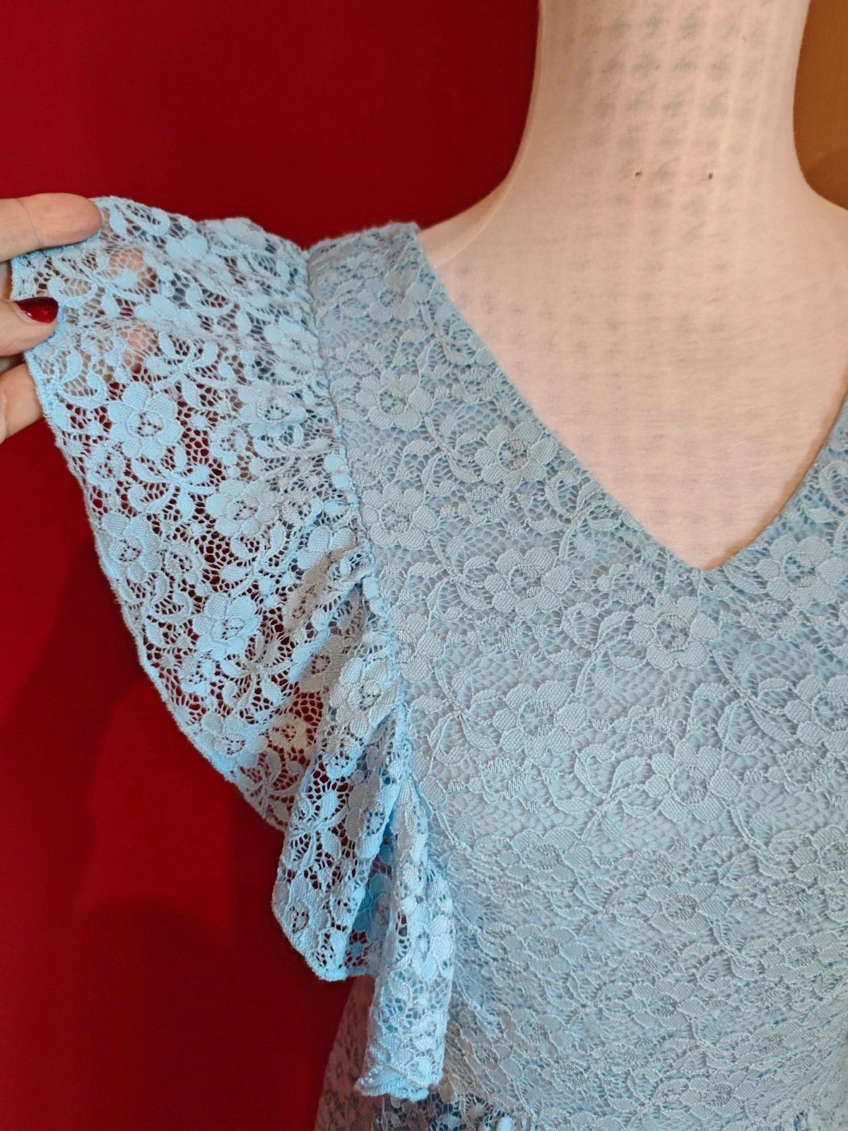 🌺 Vestido increíble de blonda elástica azul claro con volantes en los lados, talla M – Yumi – taille M / 38 / 10 5
