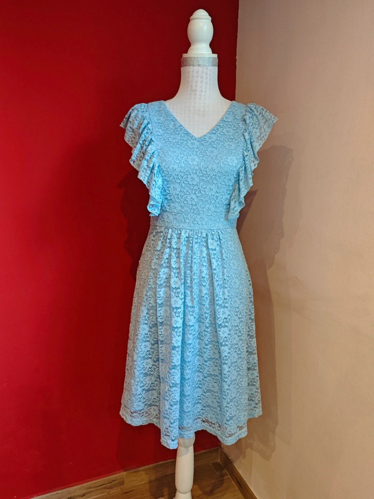 🌺 Vestido increíble de blonda elástica azul claro con volantes en los lados, talla M