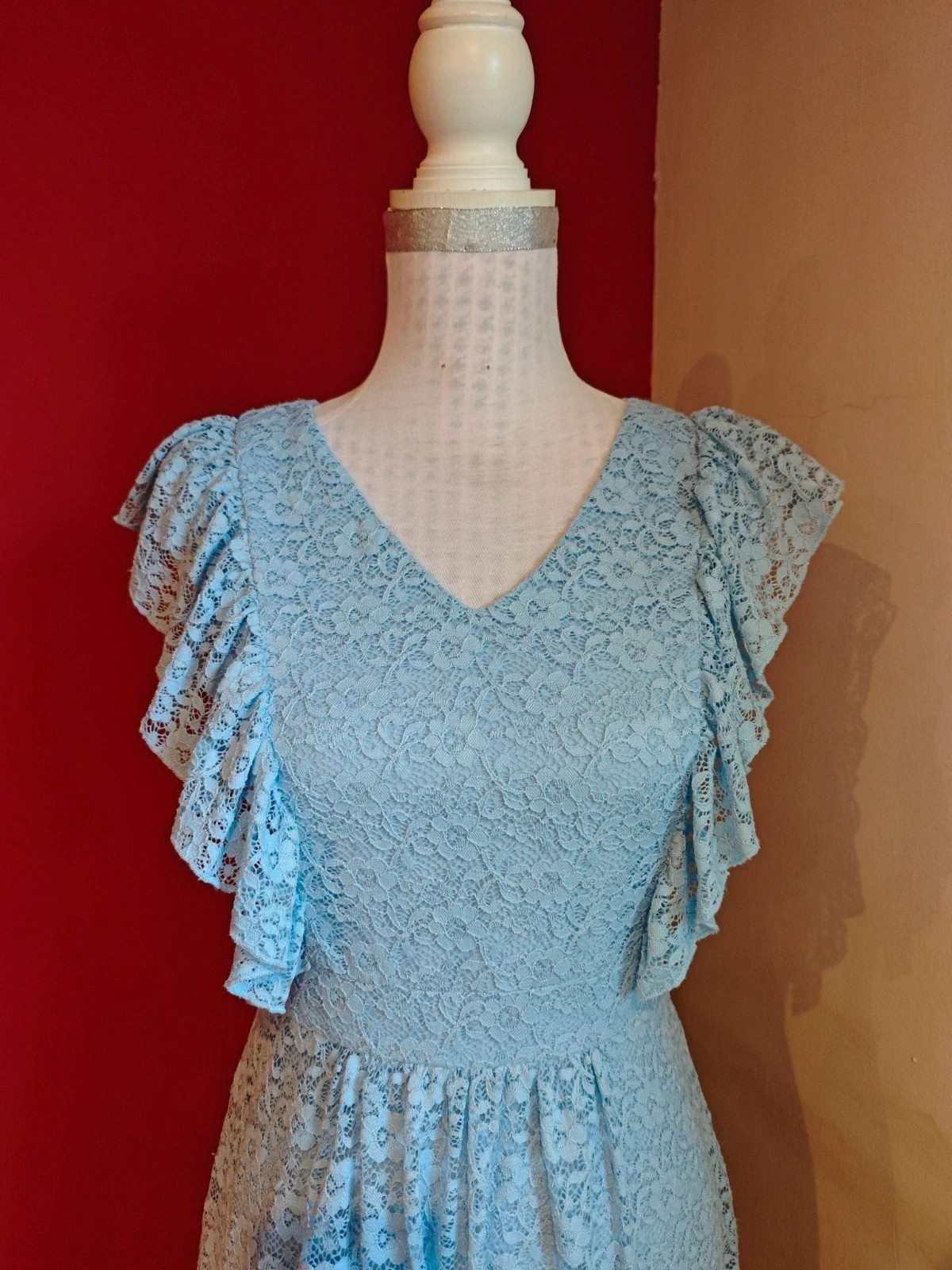 🌺 Vestido increíble de blonda elástica azul claro con volantes en los lados, talla M – Yumi – taille M / 38 / 10 4