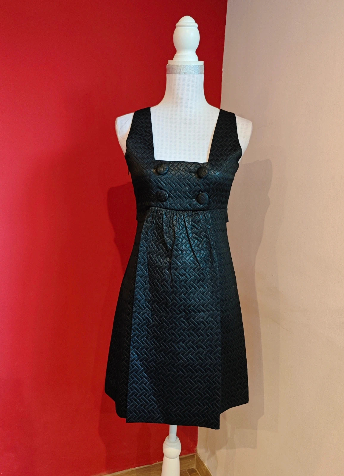 🌺Vestido negro muy elegante con brillos y relieves y botones en cintura, talla M