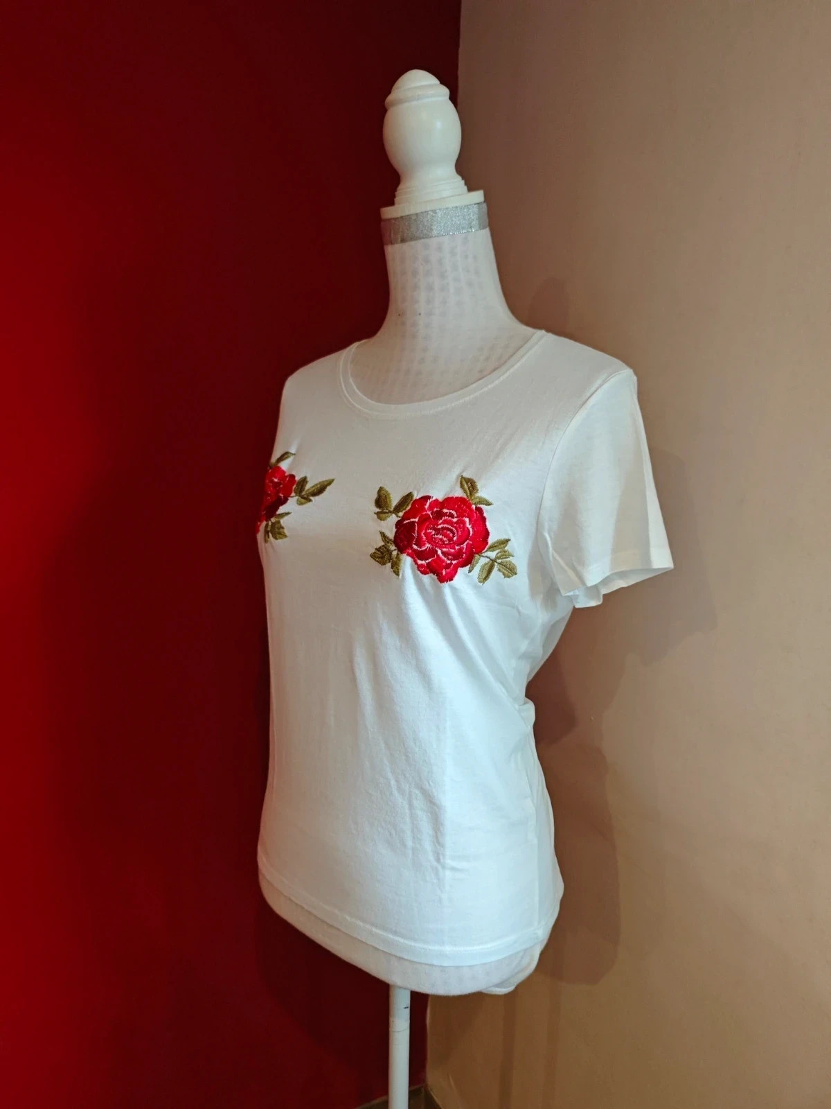 🌺Bonita camiseta blanca con rosas bordadas en el pecho – Pinkie – taille M / 38 / 10 2