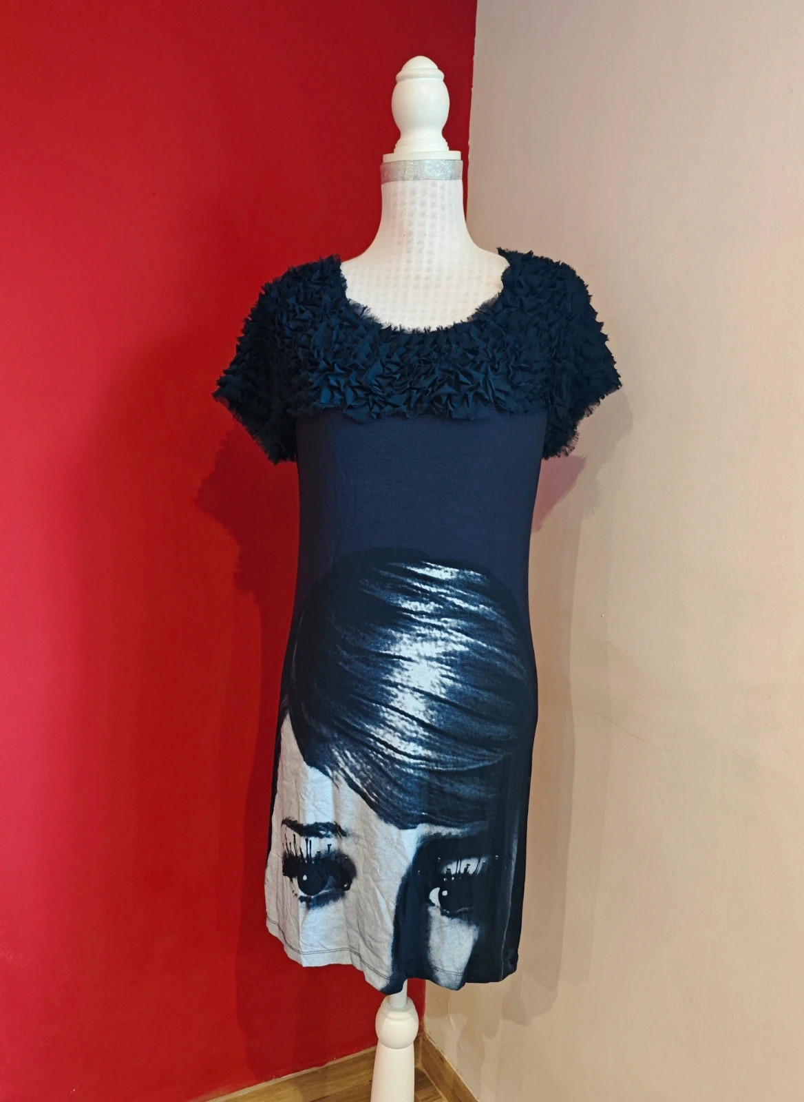 🌺Vestido azul marino con volantitos de gasa en la parte superior, de MNG Jeans