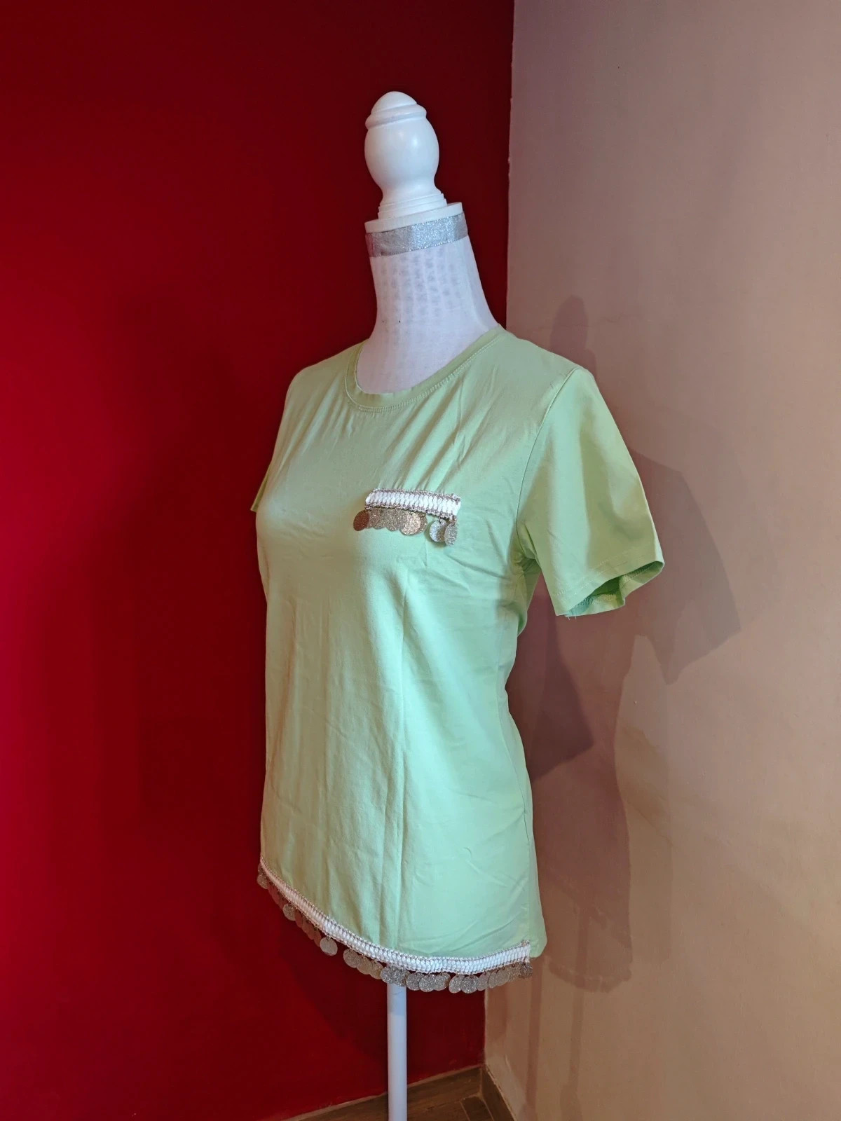🌺Bonita camiseta verde menta con crochet blanco y moneditas doradas en el bajo y tapa bolsillo – Beautiful Fashion – taille L / 40 / 12 2