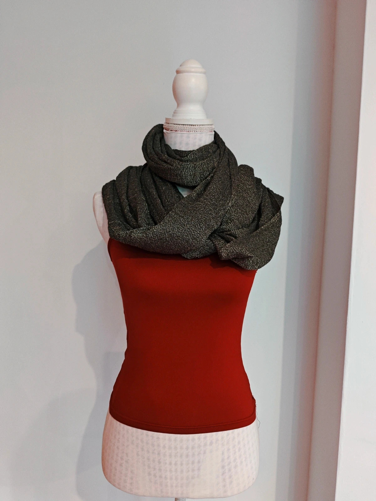 🌺 Bonita Pasmina de tejido dorado y negro – Unit 3