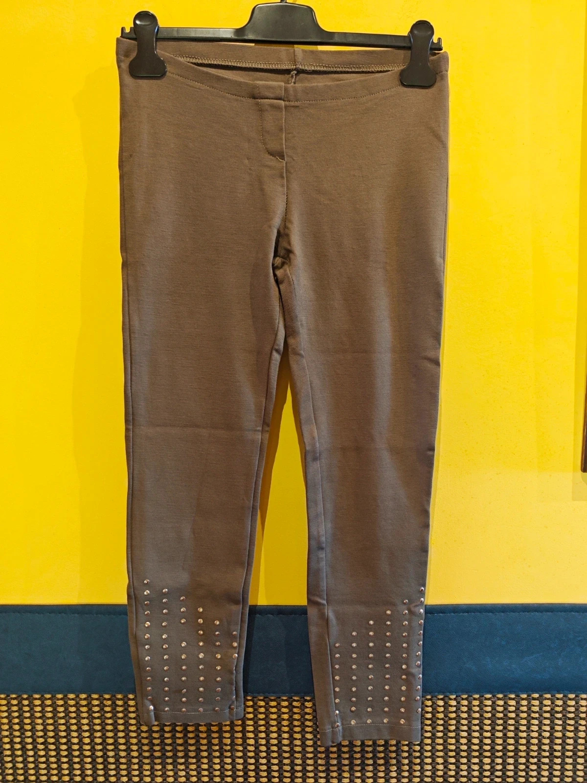 🌺Leggins gris con círculos dorados en los bajos – taille XL / 42 / 14 2