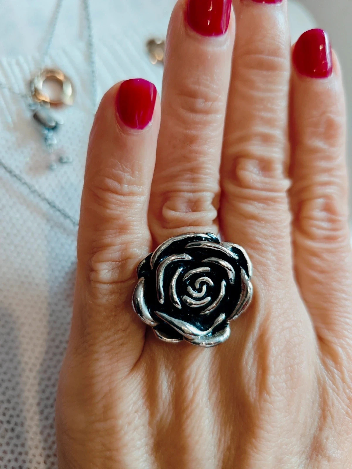 🌺Conjunto vintage de colgante, anillo, pendientes y pulsera plateados – Vintage Chic 5