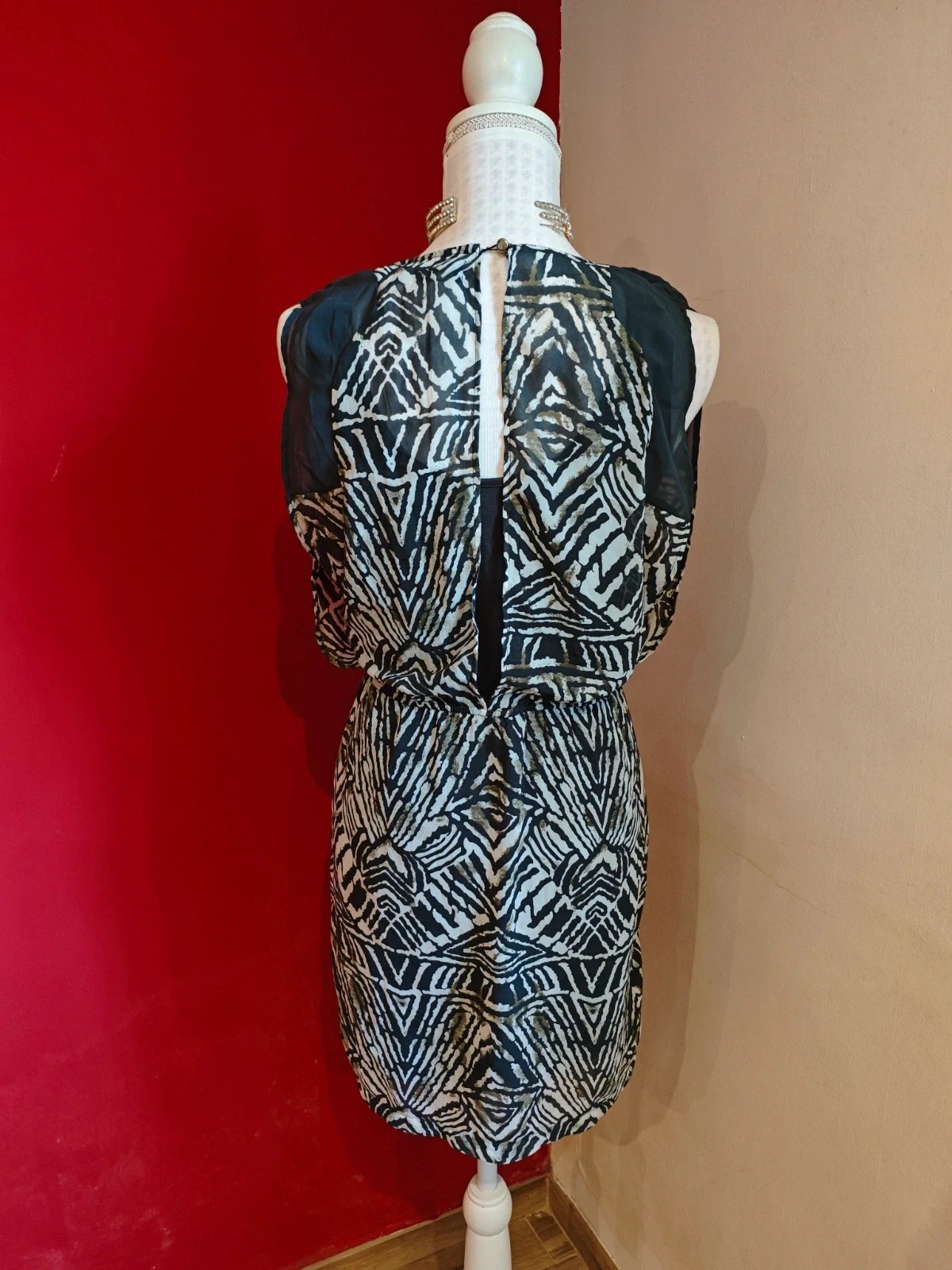 🌺 Vestido con estampado tribal tonos gris, crema y verde – Vila – taille L / 40 / 12 5