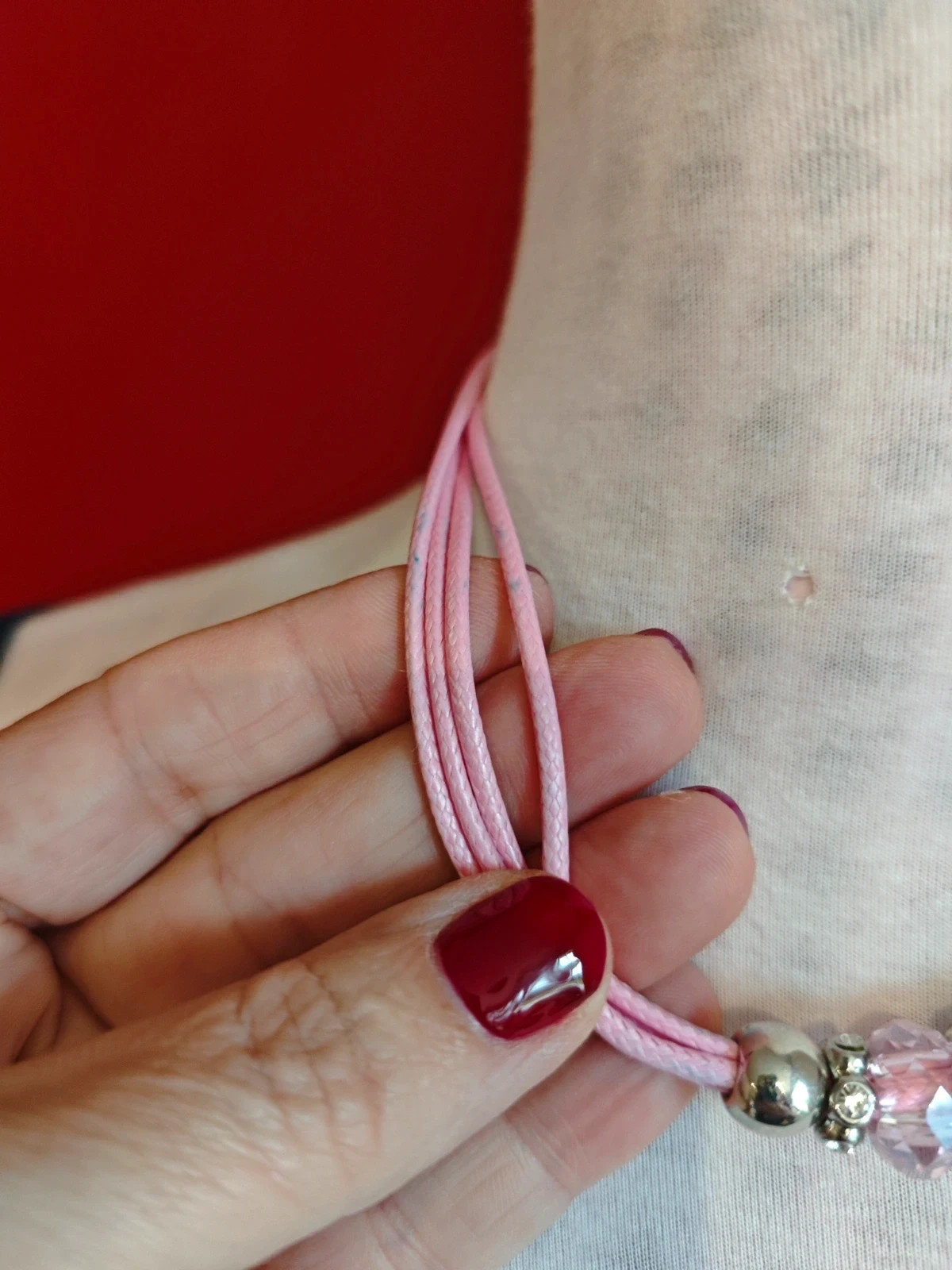 🌺Conjunto de gargantilla y pulsera de cordones rosa con charms plateados y perlas 5