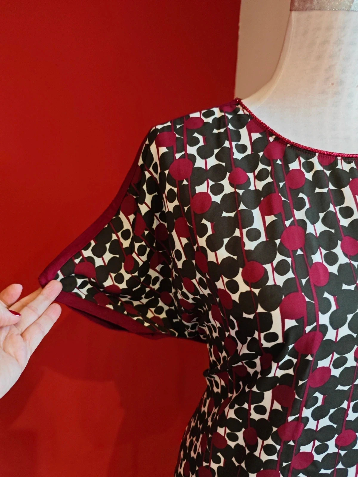 🌺Camiseta de algodón y modal con estampado de círculos negros y granates – Stooker – taille 4XL / 48 / 20 4