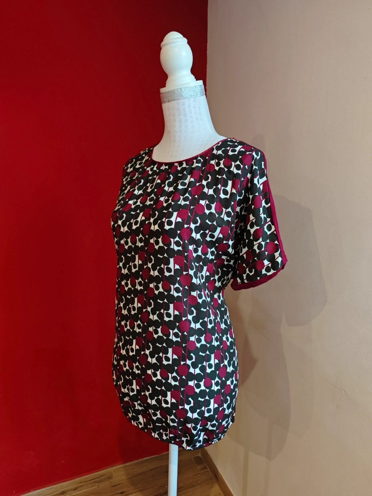 🌺Camiseta de algodón y modal con estampado de círculos negros y granates – Stooker – taille 4XL / 48 / 20 3