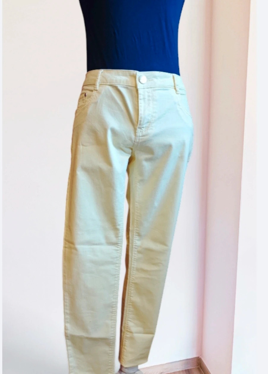 🌺Pantalón pitillo push up color amarillo suave, talla L