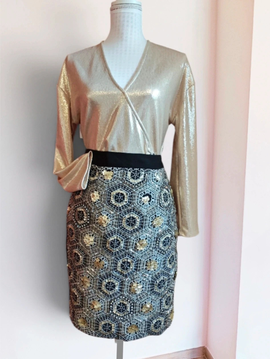 🌺Minifalda con bordados en beige con lentejuelas, abalorios y brillantes