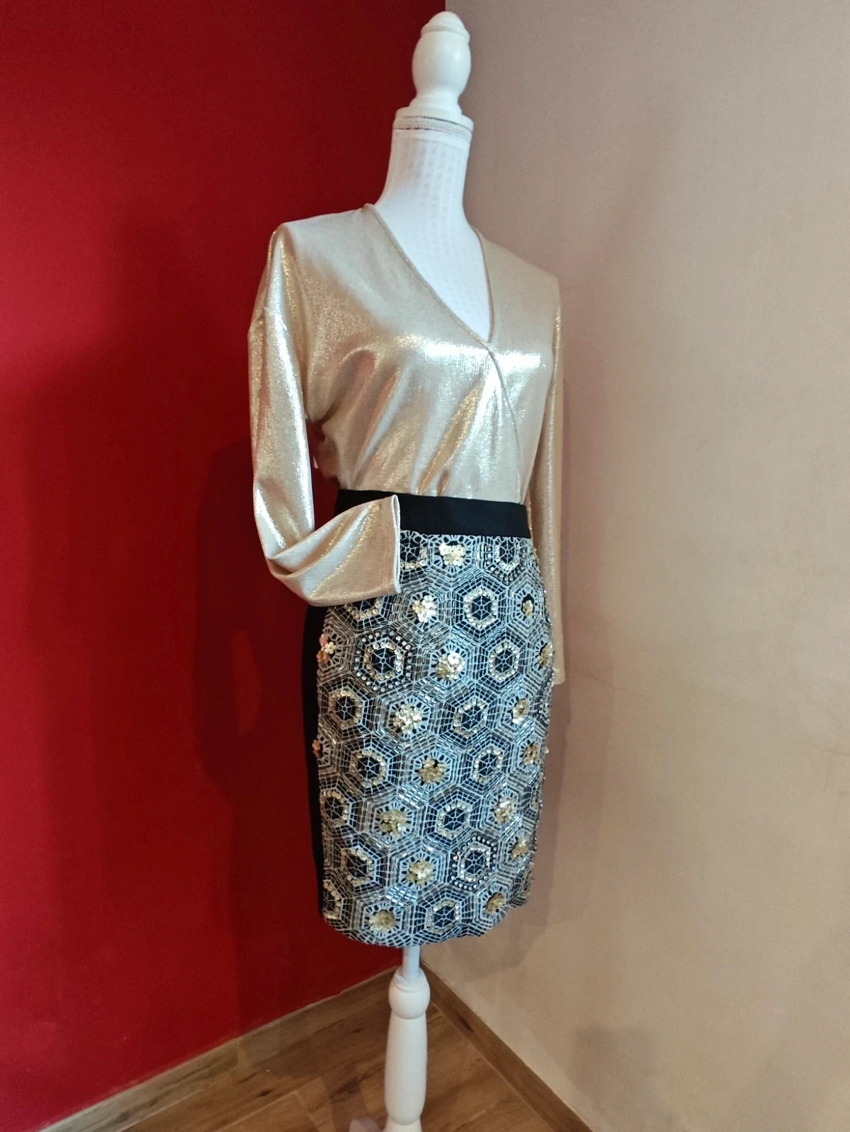 🌺Minifalda con bordados en beige con lentejuelas, abalorios y brillantes – Sister Jane – taille M / 38 / 10 4