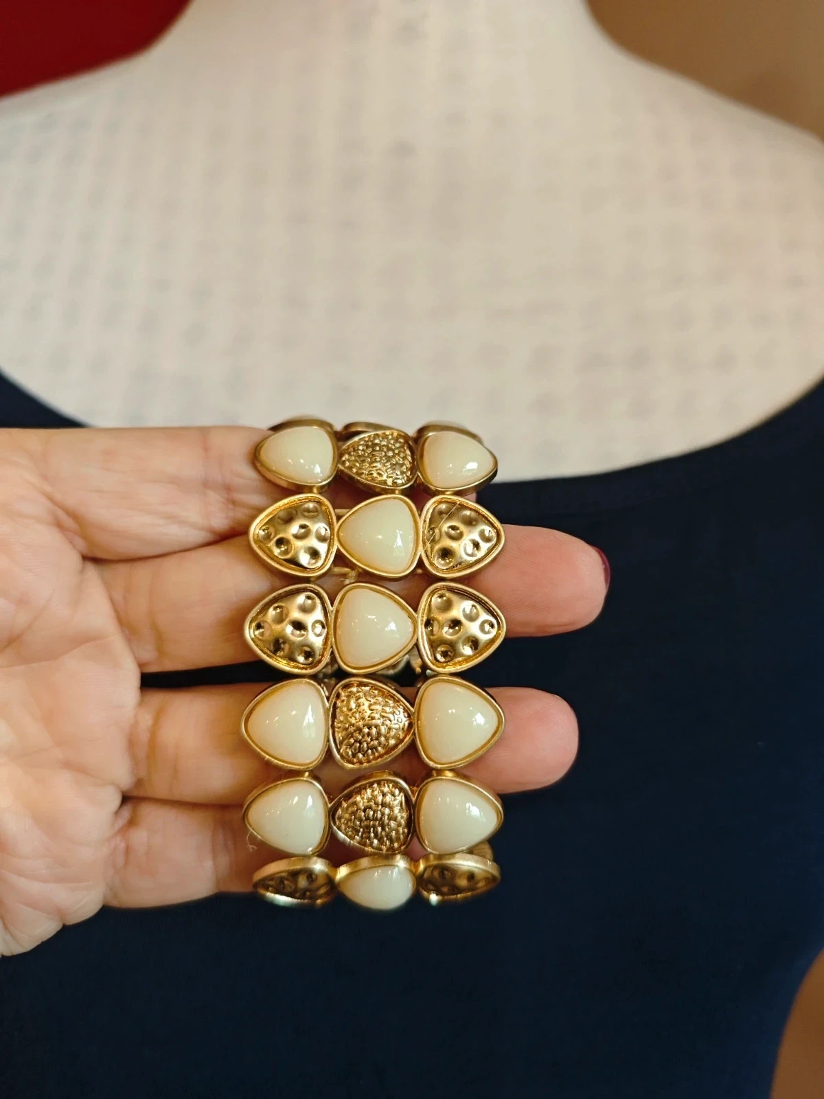 🌺 Pulsera con abalorios tono salmón clarito y dorado 3