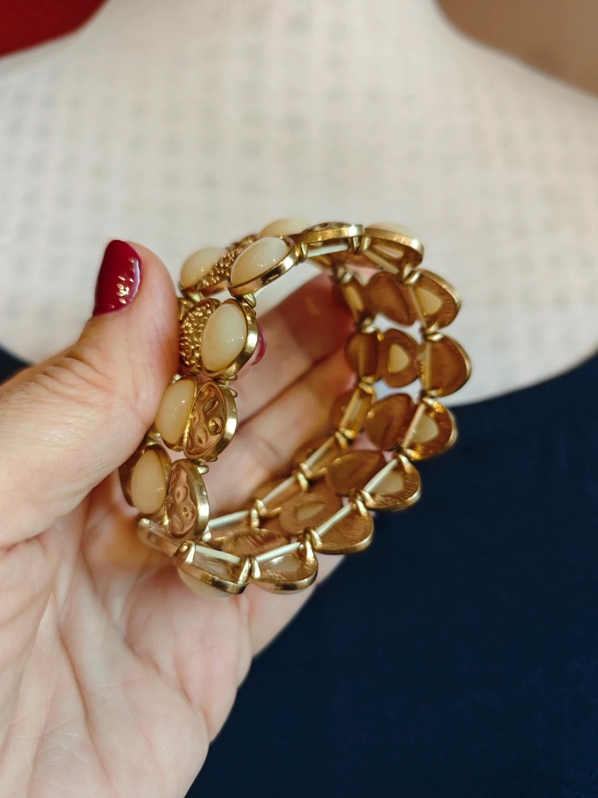 🌺 Pulsera con abalorios tono salmón clarito y dorado 4