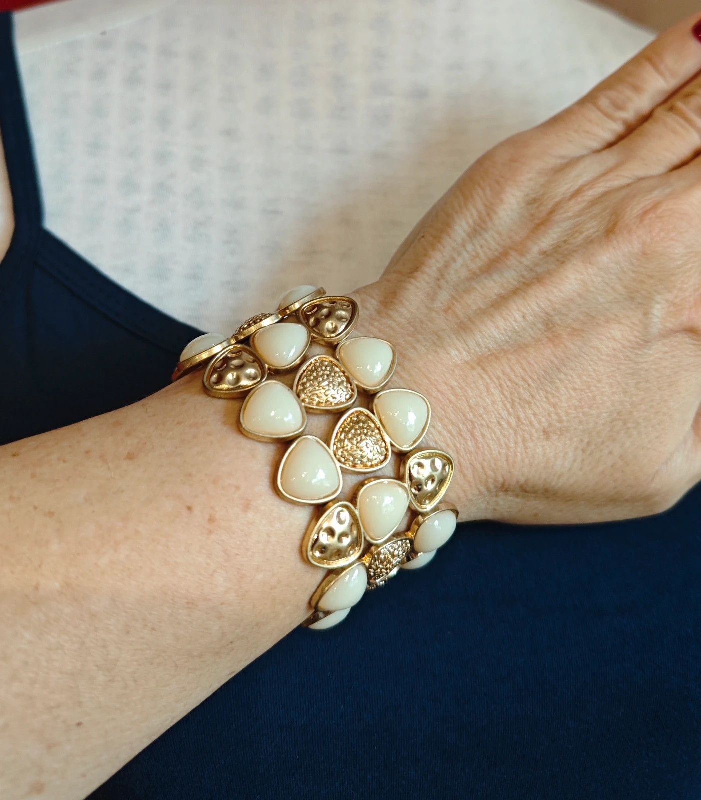 🌺 Pulsera con abalorios tono salmón clarito y dorado
