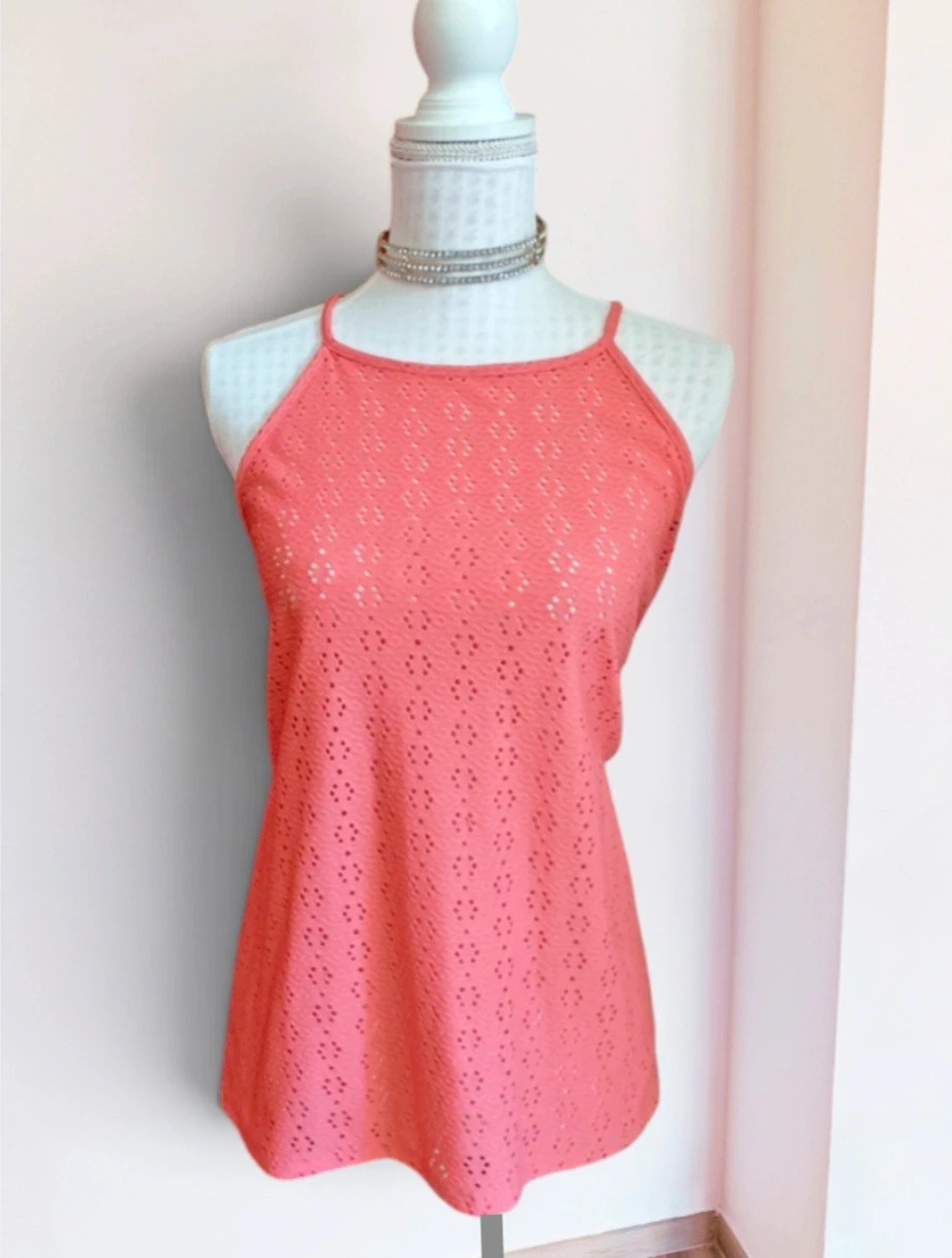 🌺Top tono coral de tirantes cuello halter y tejido con calados