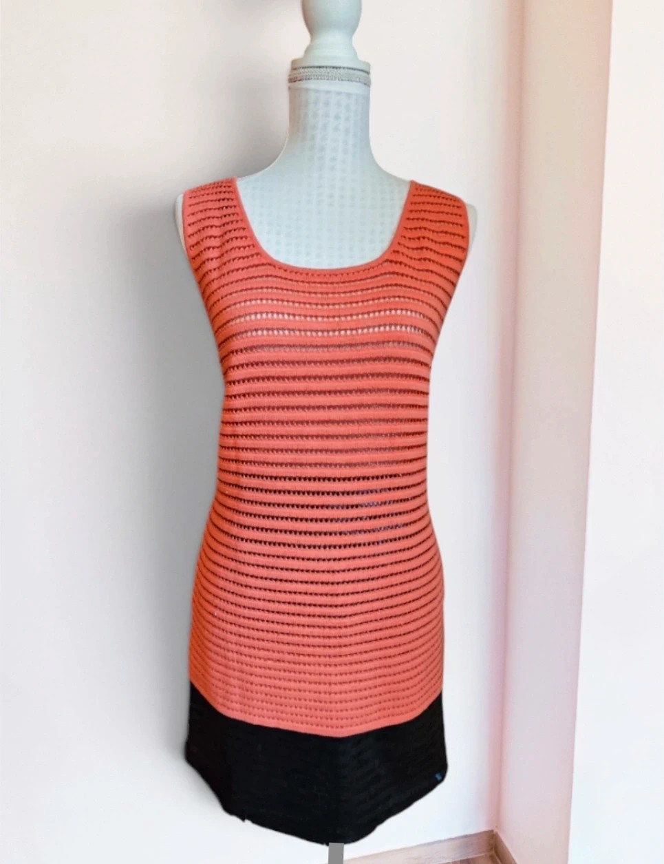 🌺Top largo coral de punto calado con brillos, de Morgan
