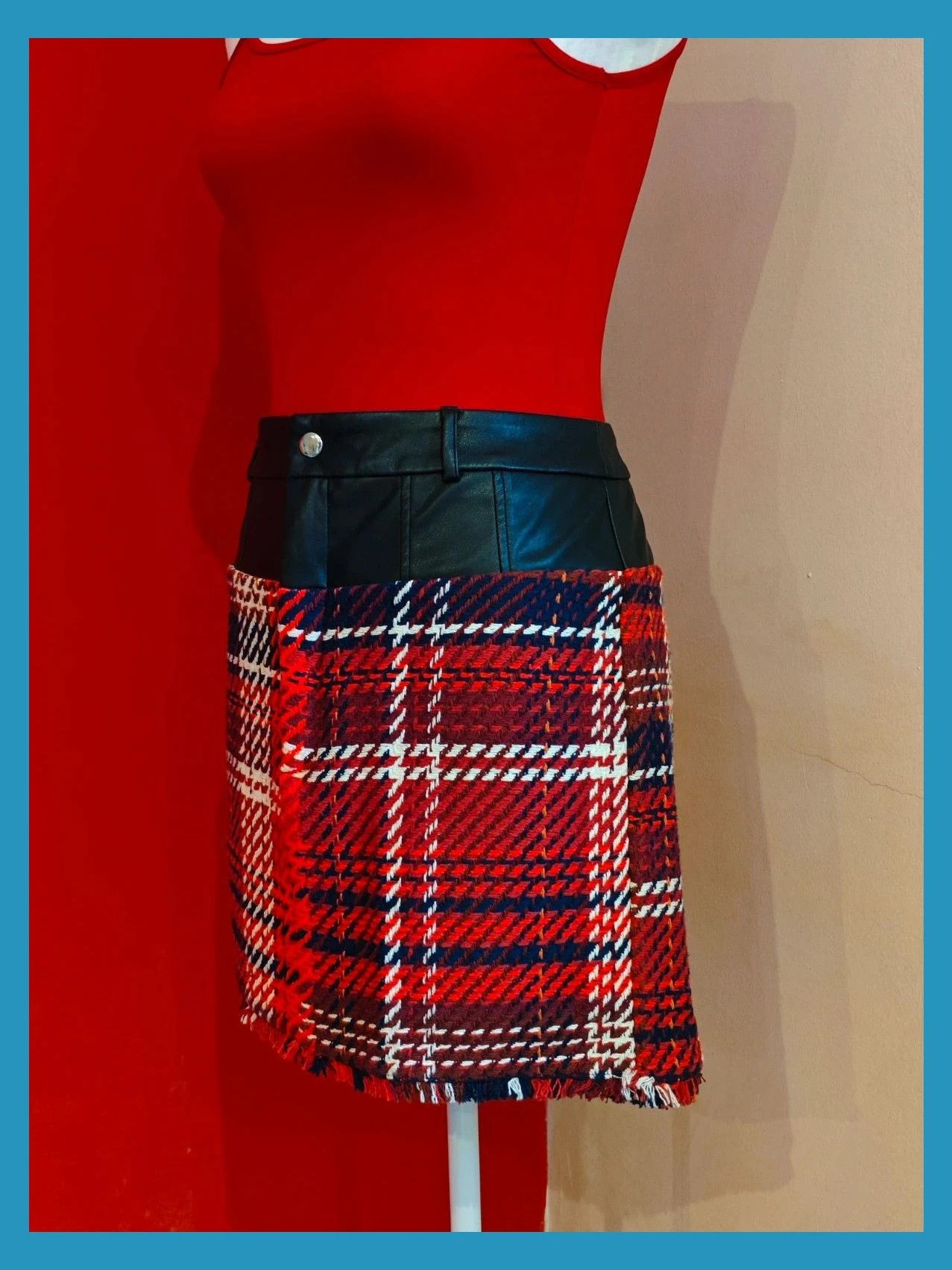 🌺Minifalda que combina dos texturas, polipiel y estampado de cuadros escoceses – Bershka – taille L / 40 / 12 4