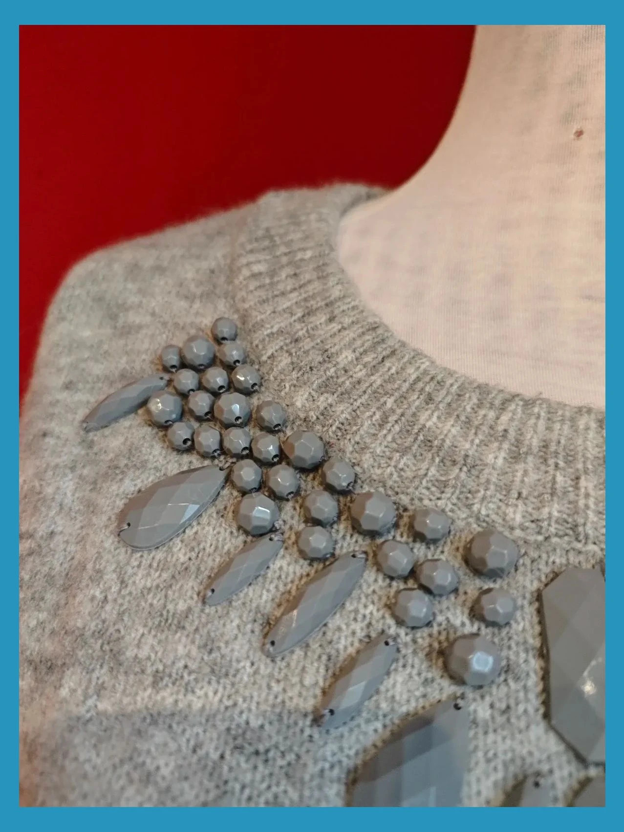 🌺 Jersey gris con abalorios en el escote – Yessica – taille L / 40 / 12 5