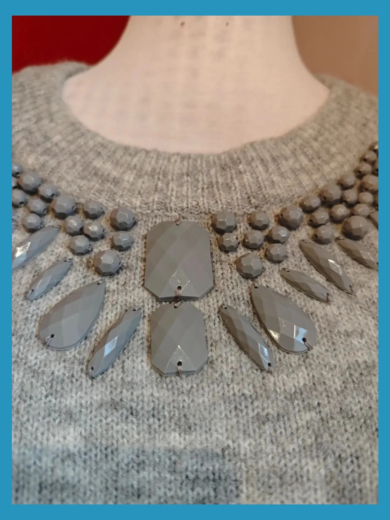 🌺 Jersey gris con abalorios en el escote – Yessica – taille L / 40 / 12 4