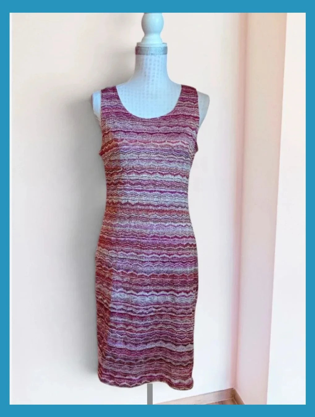 🌺Vestido en tonos rosas con hilos dorados y tirantes anchos, talla M