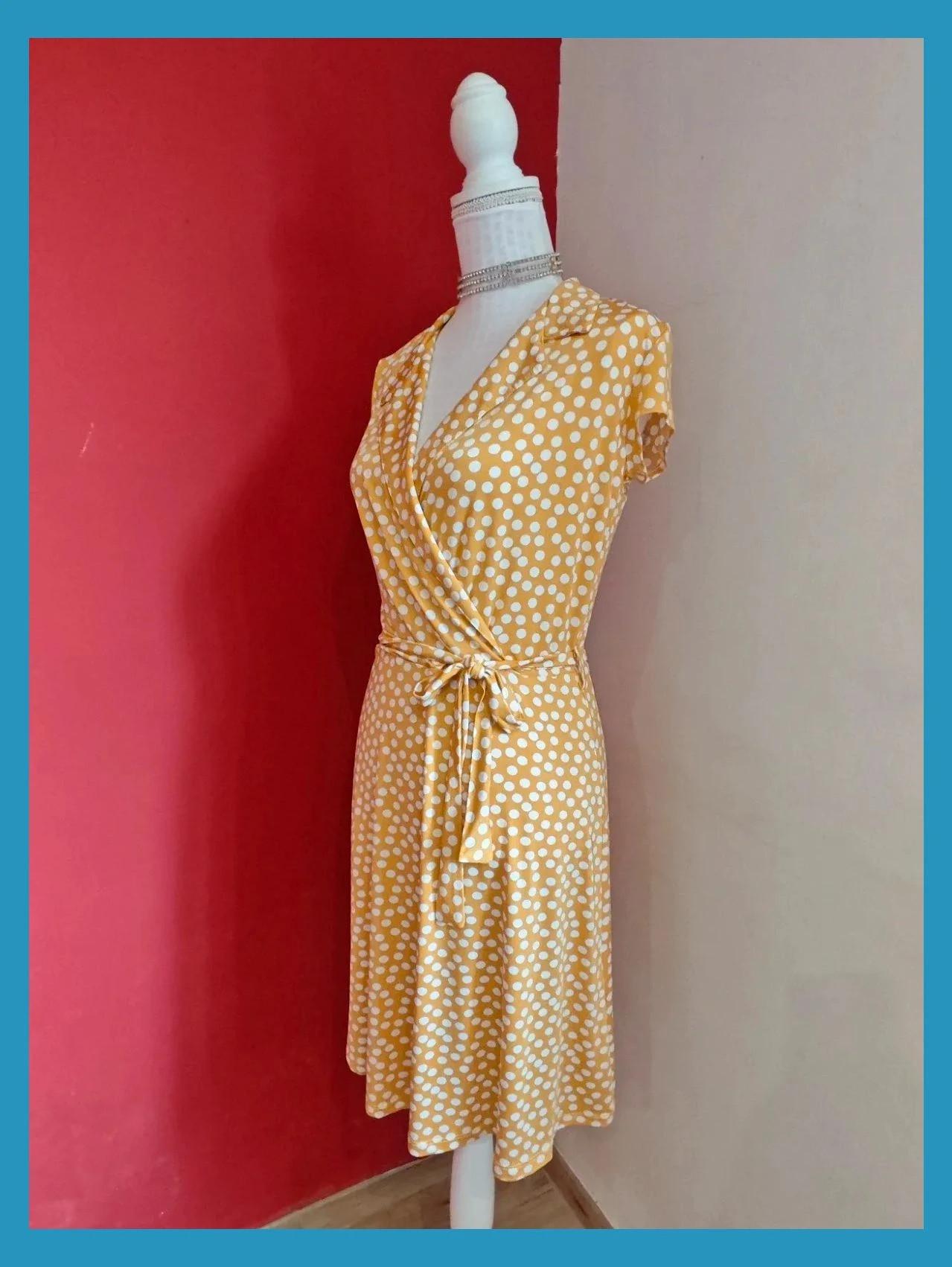 🌺 Bonito vestido camisero cruzado en pecho tono mostaza con círculos blancos – Venca – taille M / 38 / 10 3