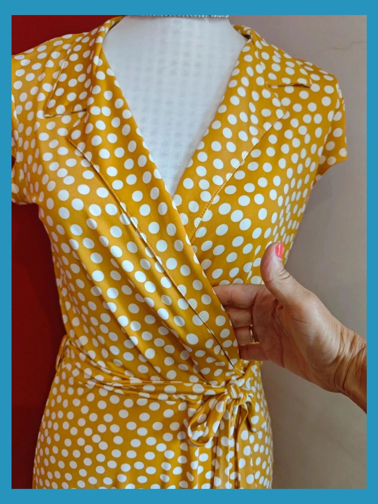 🌺 Bonito vestido camisero cruzado en pecho tono mostaza con círculos blancos – Venca – taille M / 38 / 10 5