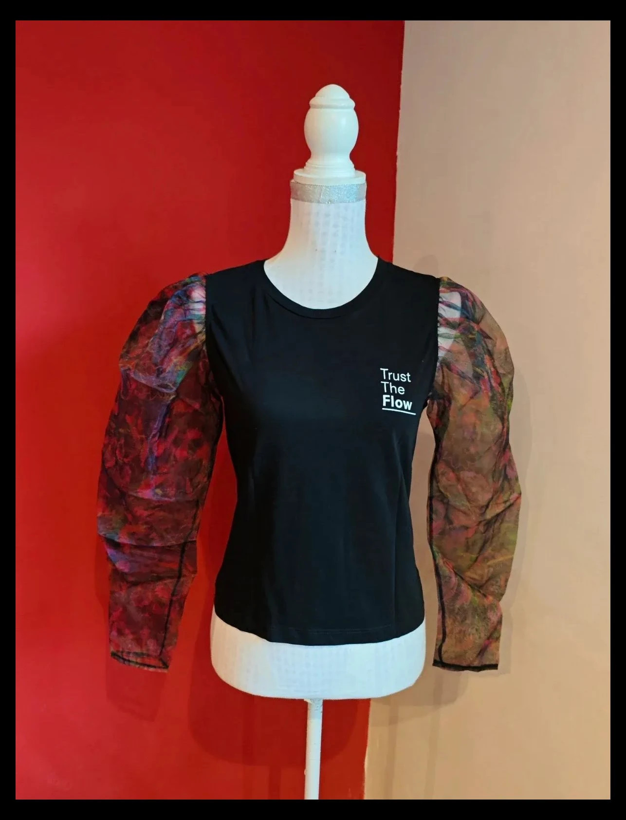 🌺Camiseta de algodón negro con mangas de tul transparente floreado, de Zara, talla M – Zara – taille M / 38 / 10 2